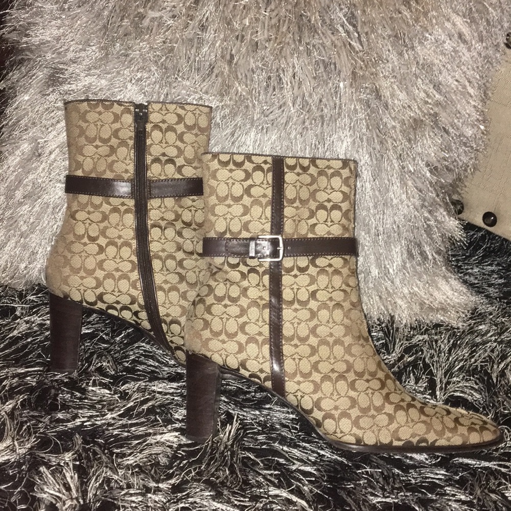 VINTAGE BOOTIES